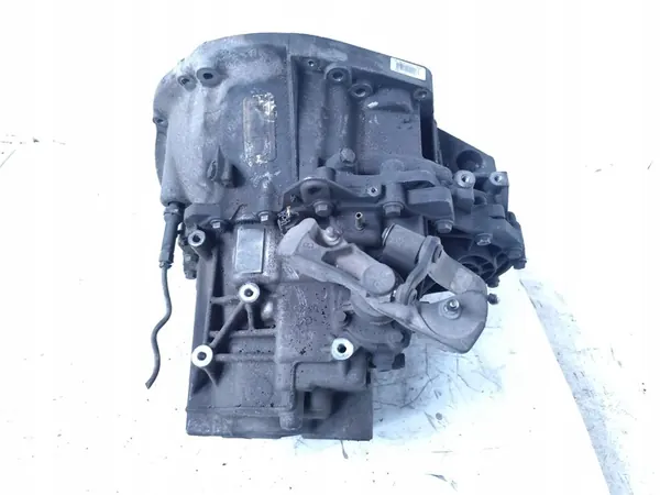 Renault Grand Scenic Manuaalivaihteisto 6-vaihdetta Diesel 1.9 dCi image 5