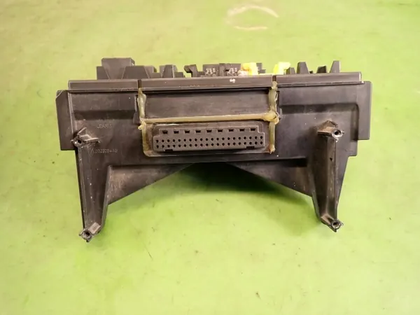 Sulakelaatikko OEM 04692086AB Jeep Commander I 5.7:lle image 5