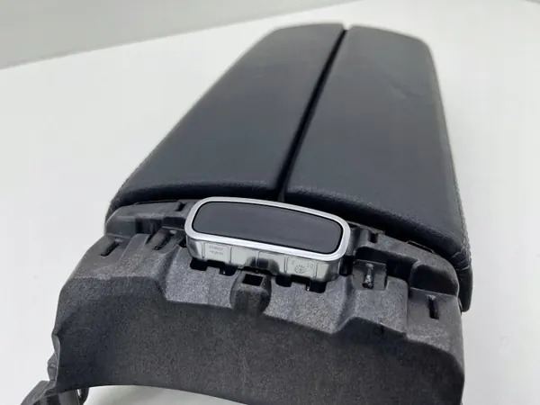 Mercedes GLB W247 middenconsole armsteun OEM image 3