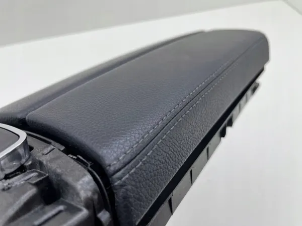 Mercedes GLB W247 middenconsole armsteun OEM image 5