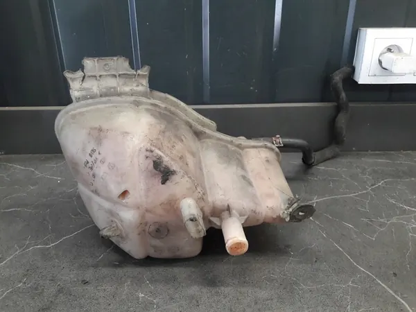 Audi A8 D3 3.0 TDI Ausgleichsbehälter 4E0121403C image 5