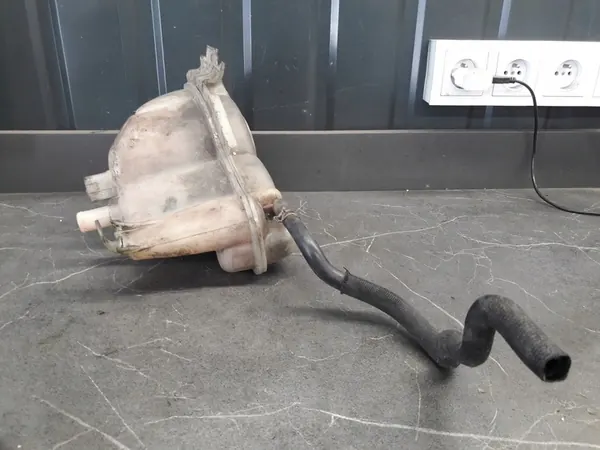 Audi A8 D3 3.0 TDI Ausgleichsbehälter 4E0121403C image 6