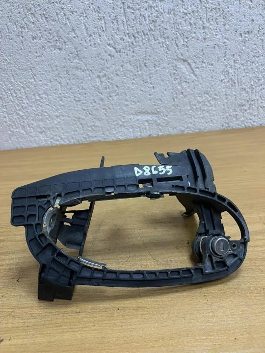 BMW D8655 Framre höger dörrhandtagsram - Begagnad image 2
