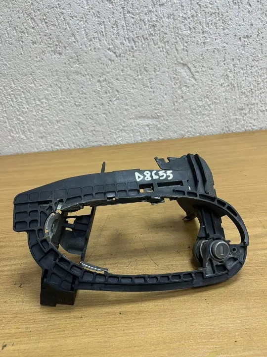BMW D8655 Framre höger dörrhandtagsram - Begagnad image 4