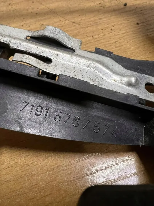 BMW D8655 Framre höger dörrhandtagsram - Begagnad image 6