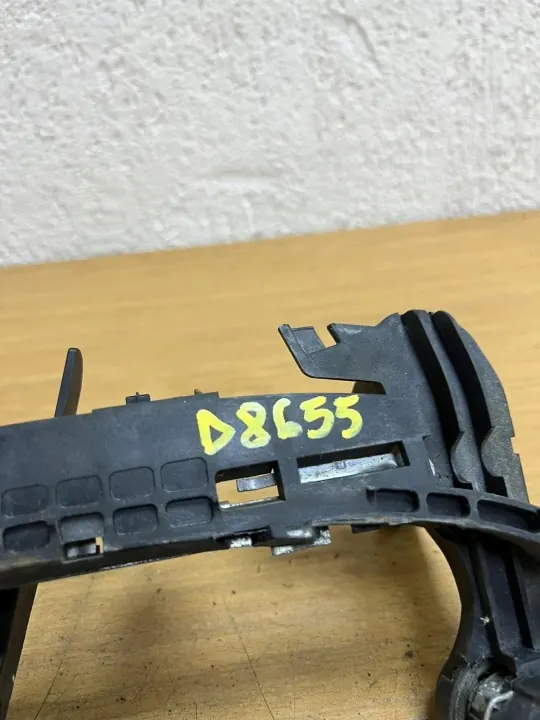 BMW D8655 Framre höger dörrhandtagsram - Begagnad image 7