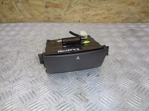 Kia OEM 84550-1H100 Tuhkakuppi Pro Ceed 2006- image 2