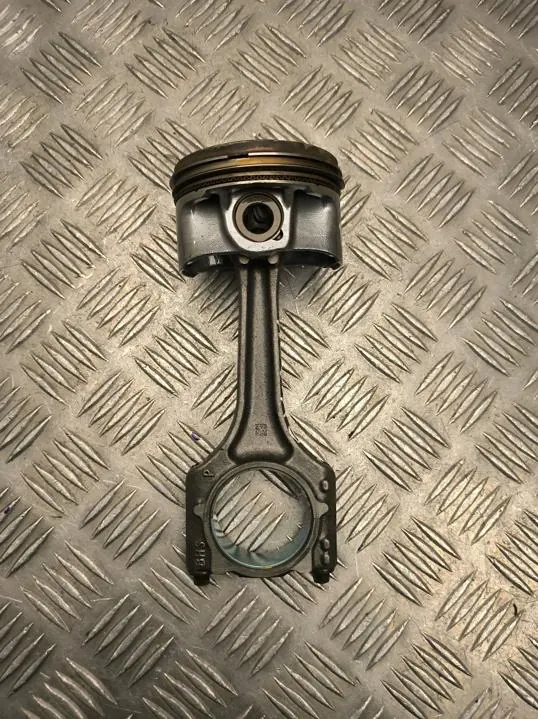 Pistón OEM 06R107099 para Audi Q5 - Usado image 2