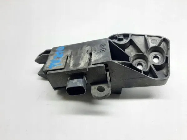 Audi R8 II Spyder Luftrörsfäste OEM 4S0810675B image 2