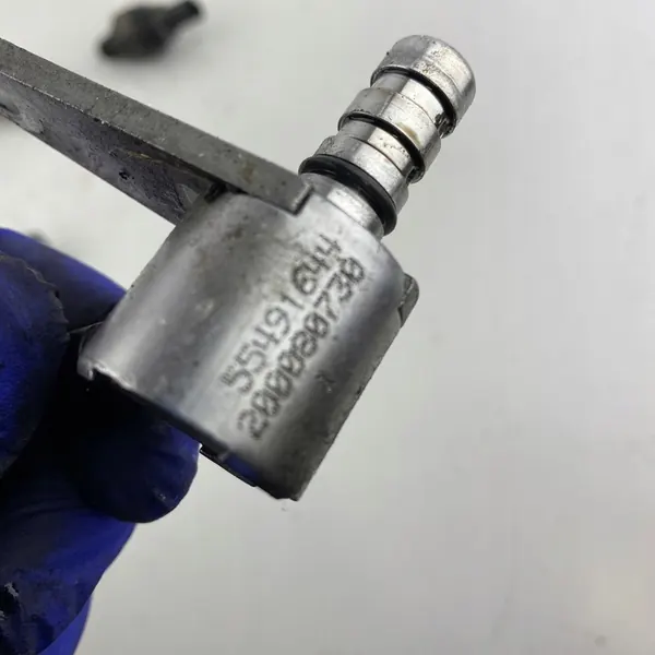 Öljynpaineventtiili Opel Astra Insignia Zafira Mokka Meriva 1.6 CDTi image 2