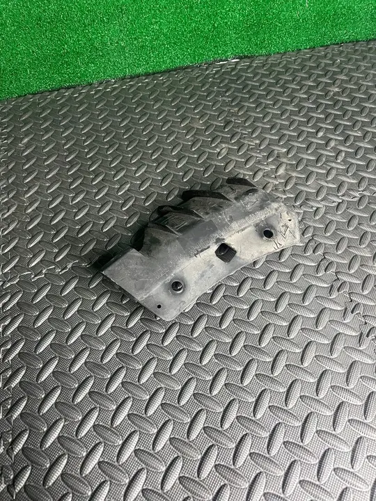 Tesla 3 puskurituki OIKEA RH 1084170-00-B image 2