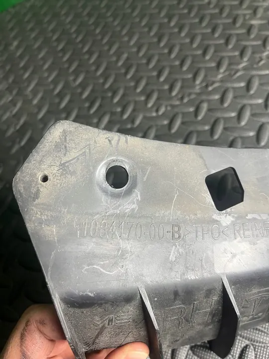 Tesla 3 puskurituki OIKEA RH 1084170-00-B image 4