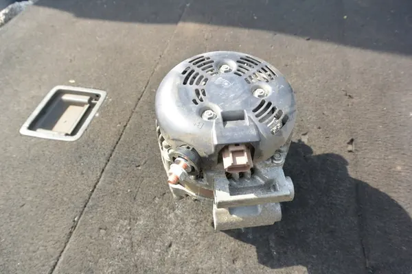 Alternador Maserati Ghibli 3.0D P04801835AB image 4