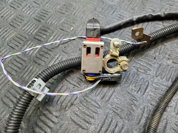Pyrotechnische Klemme OEM A2124409752 für Mercedes E W212 image 3