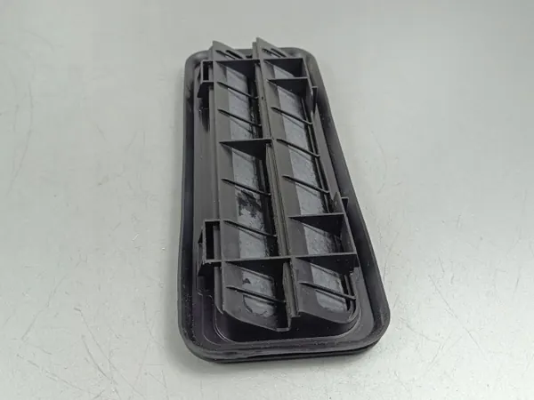 Maserati Levante ventilationsgall OEM FOB46420 - Begagnad image 3