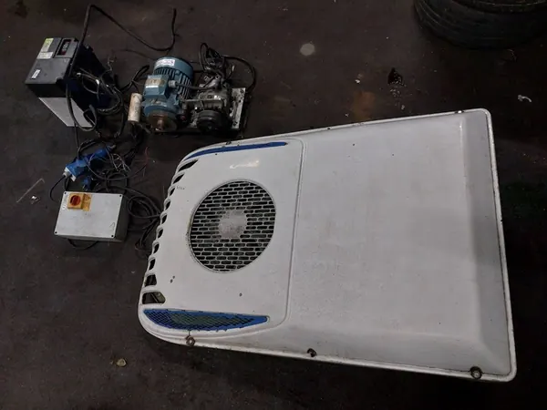 Unité de refroidissement Mercedes Vito W638 MT90L24-4 00726208871 image 1