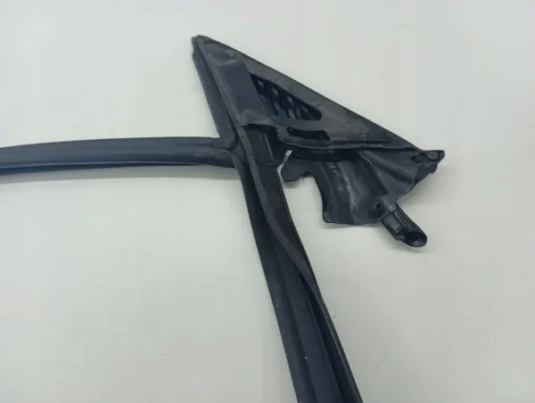 OEM 4G8837480 Voor rechter deur raamrubber Audi image 4