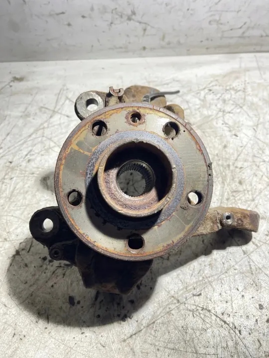 Volvo V70 2011 Buje Rueda Delantera OEM 31201285 image 2