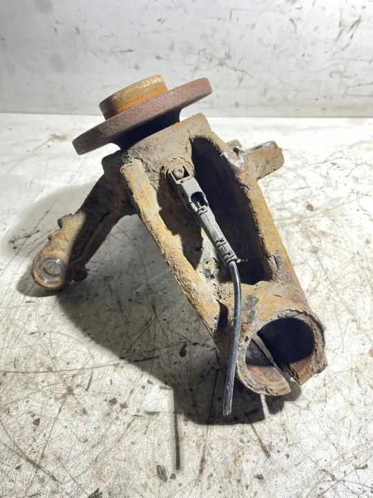 Volvo V70 2011 Buje Rueda Delantera OEM 31201285 image 3