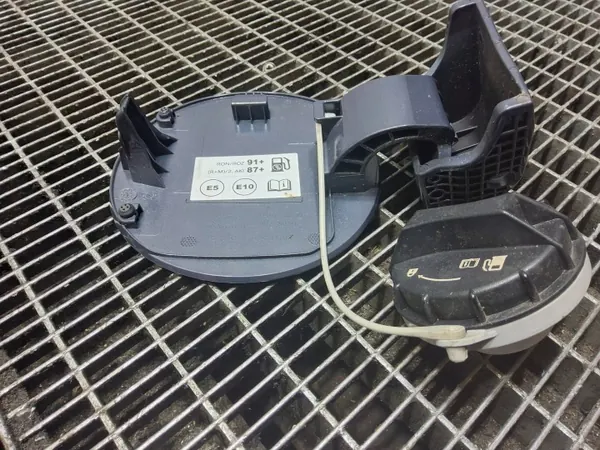 Hyundai Bayon Kraftstoffklappe OEM 69510-Q0400 Gebraucht image 6
