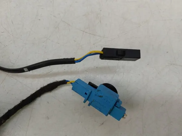 Gurtband links vorne OEM 1K8857755D image 4