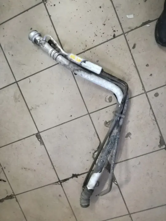 Pescoço de enchimento combustível Volvo XC90 I OEM 8624901 image 2