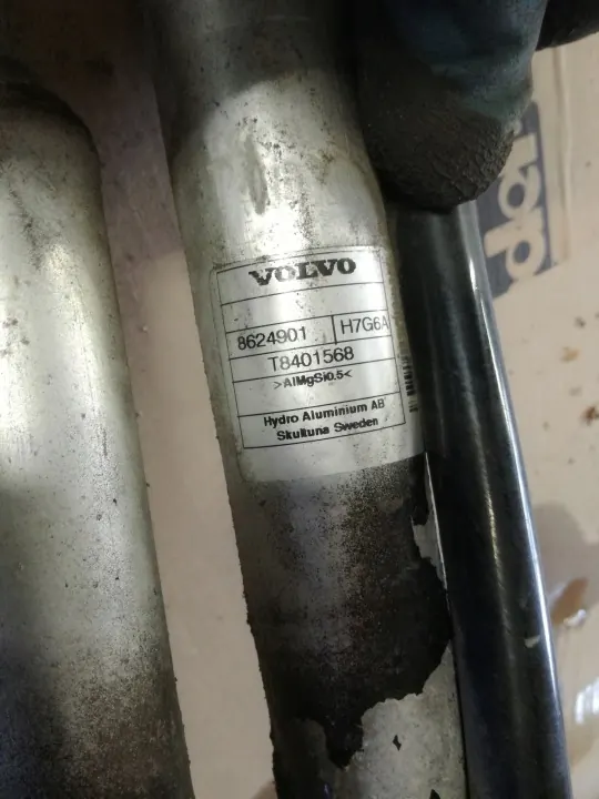 Pescoço de enchimento combustível Volvo XC90 I OEM 8624901 image 3