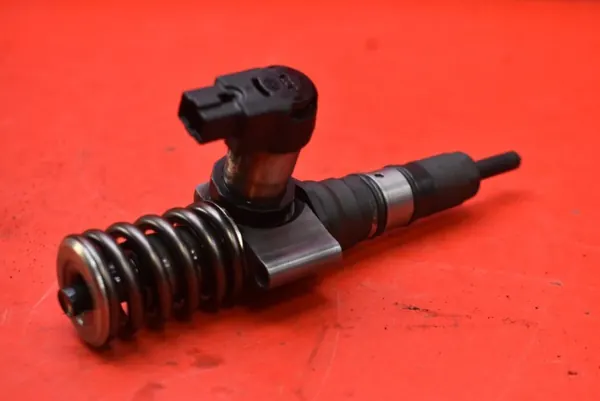 Injectiepomp OEM 03G130073T voor Audi A3 8P 2.0 TDI image 3