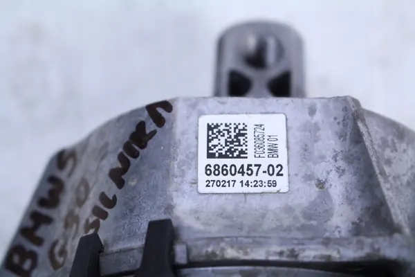 BMW Moottorin tuki 6860457 image 4