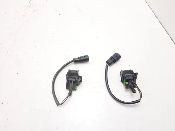 Front Windshield Washer Nozzle 3D0955986A image 4