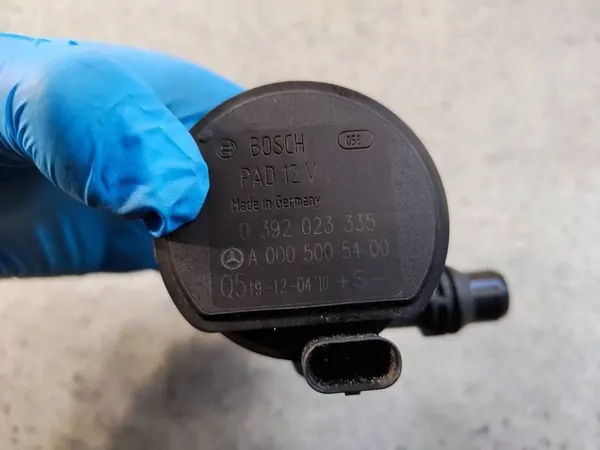 Vattencirkulationspump Mercedes C W205 1.6 CDI a000500540 image 2