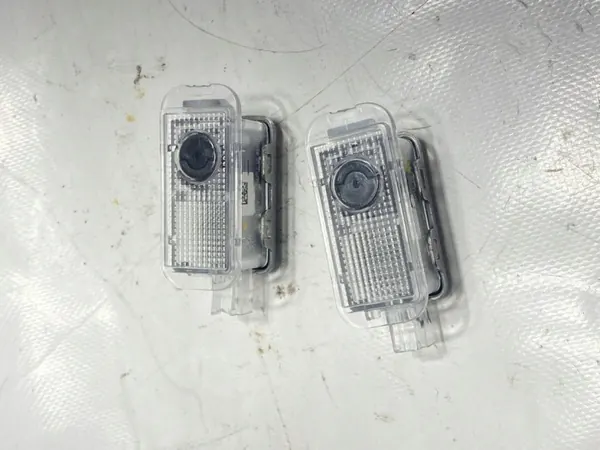 Set Proyector Puerta OEM 5E3052133D para Skoda Octavia IV image 5
