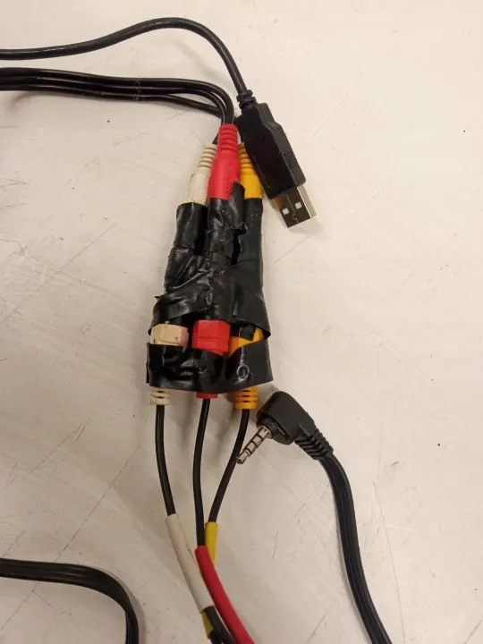 Enchufe USB/AUX OEM 96110-3J050 para Hyundai ix55 image 4