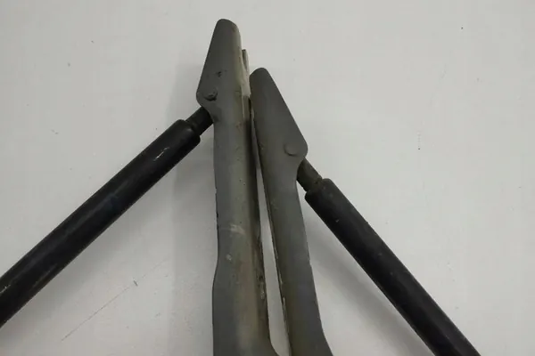 Bisagra de capó izquierda BMW 5 TOURING (E61) 7008745 image 2