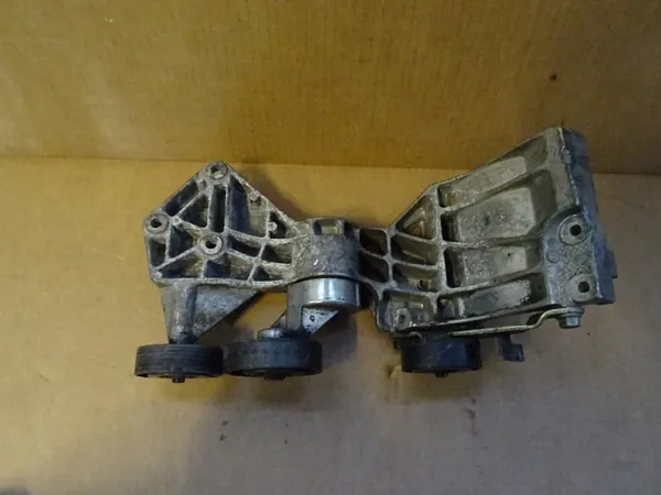 MERCEDES W245 Alternator Mount A6402003370 image 2