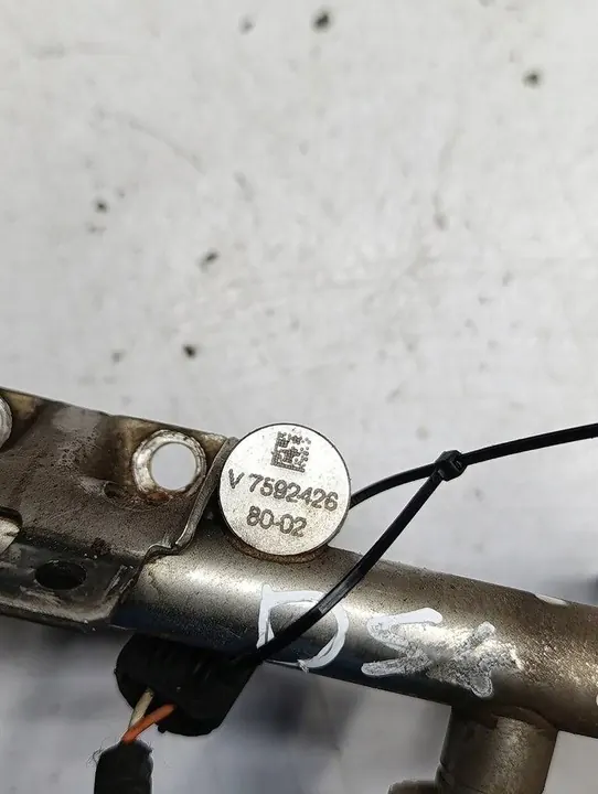 Citroen DS4 11-15 1.6 THP Brandstofrail V759242680 image 3