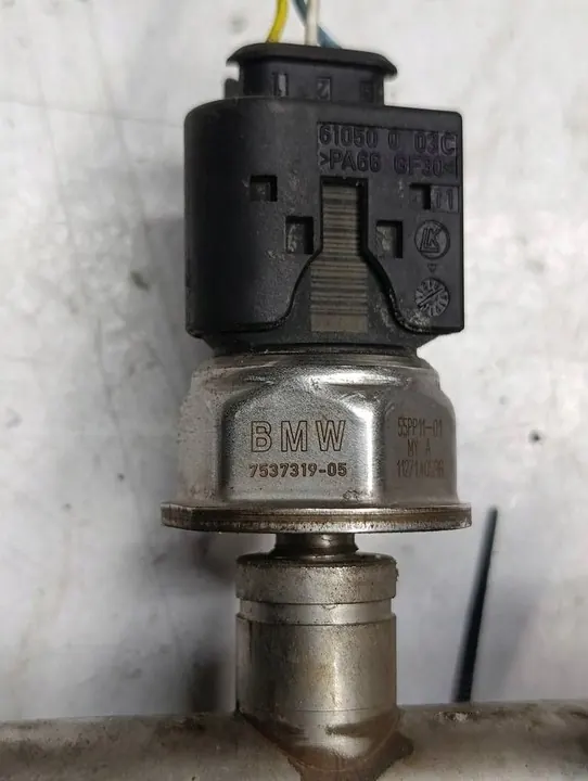 Citroen DS4 11-15 1.6 THP Brandstofrail V759242680 image 4