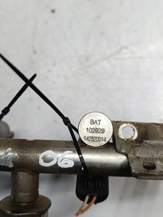 Citroen DS4 11-15 1.6 THP Brandstofrail V759242680 image 5