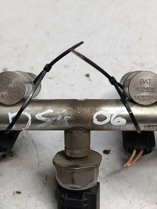 Citroen DS4 11-15 1.6 THP Brandstofrail V759242680 image 7