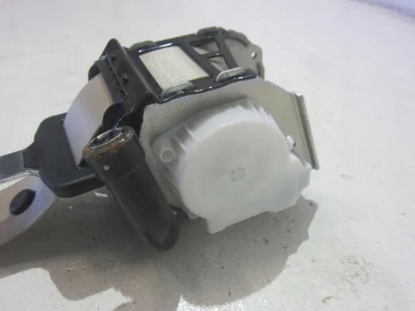 BMW X3 G01 gordelspanner achter links beige OEM 72117497781 image 3