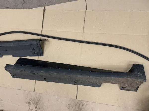 OEM R2X6-V10154AC5Y Couvre-bas droit Ford Courier image 3