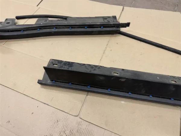 OEM R2X6-V10154AC5Y Couvre-bas droit Ford Courier image 7