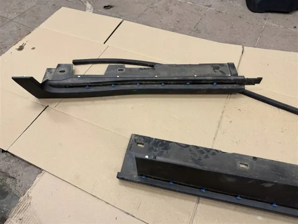 OEM R2X6-V10154AC5Y Couvre-bas droit Ford Courier image 8