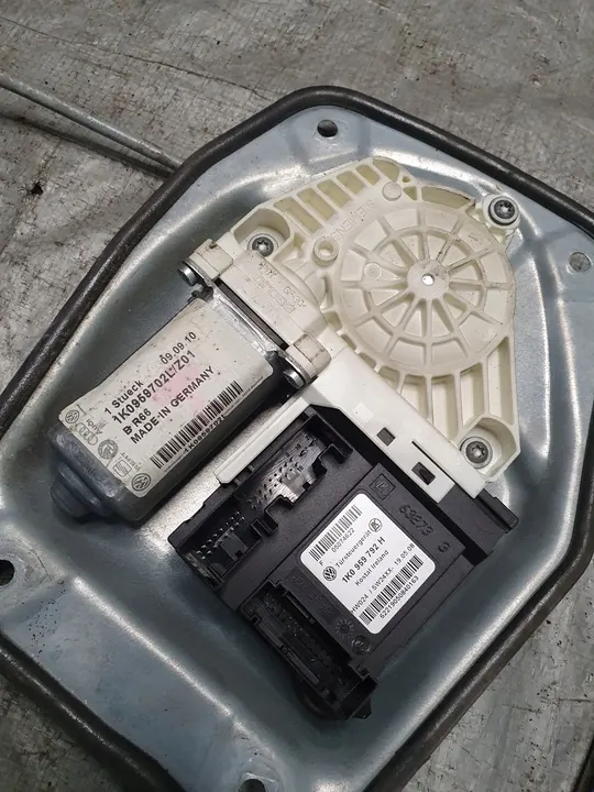 Elevador de vidro elétrico dianteiro direito VW Golf 5 03-09 image 9