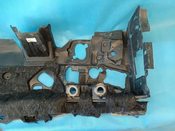 OEM 80B863947D väliseinäeristys Audi Q5 FY:lle image 3