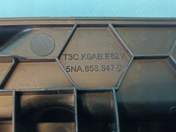 Support d'étagère coffre gauche OEM 5NA858847C VW Tiguan image 6