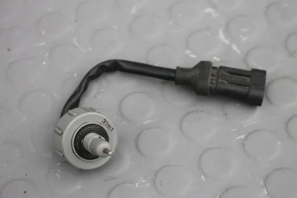 Capteur de filtre à carburant Kia Sportage II Hyundai Tucson 05-10 image 1