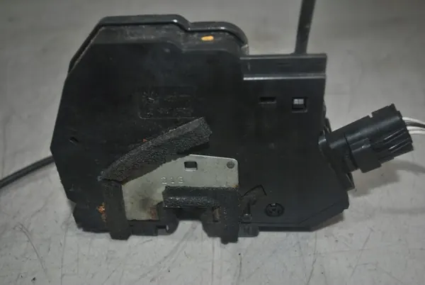 Renault Clio IV Dörrlås 825015591R image 2