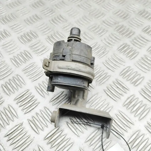 Vattenpump Mercedes W213 W205 A0005000900 image 3