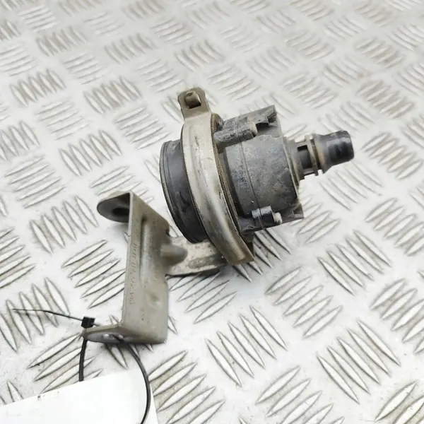 Vattenpump Mercedes W213 W205 A0005000900 image 4